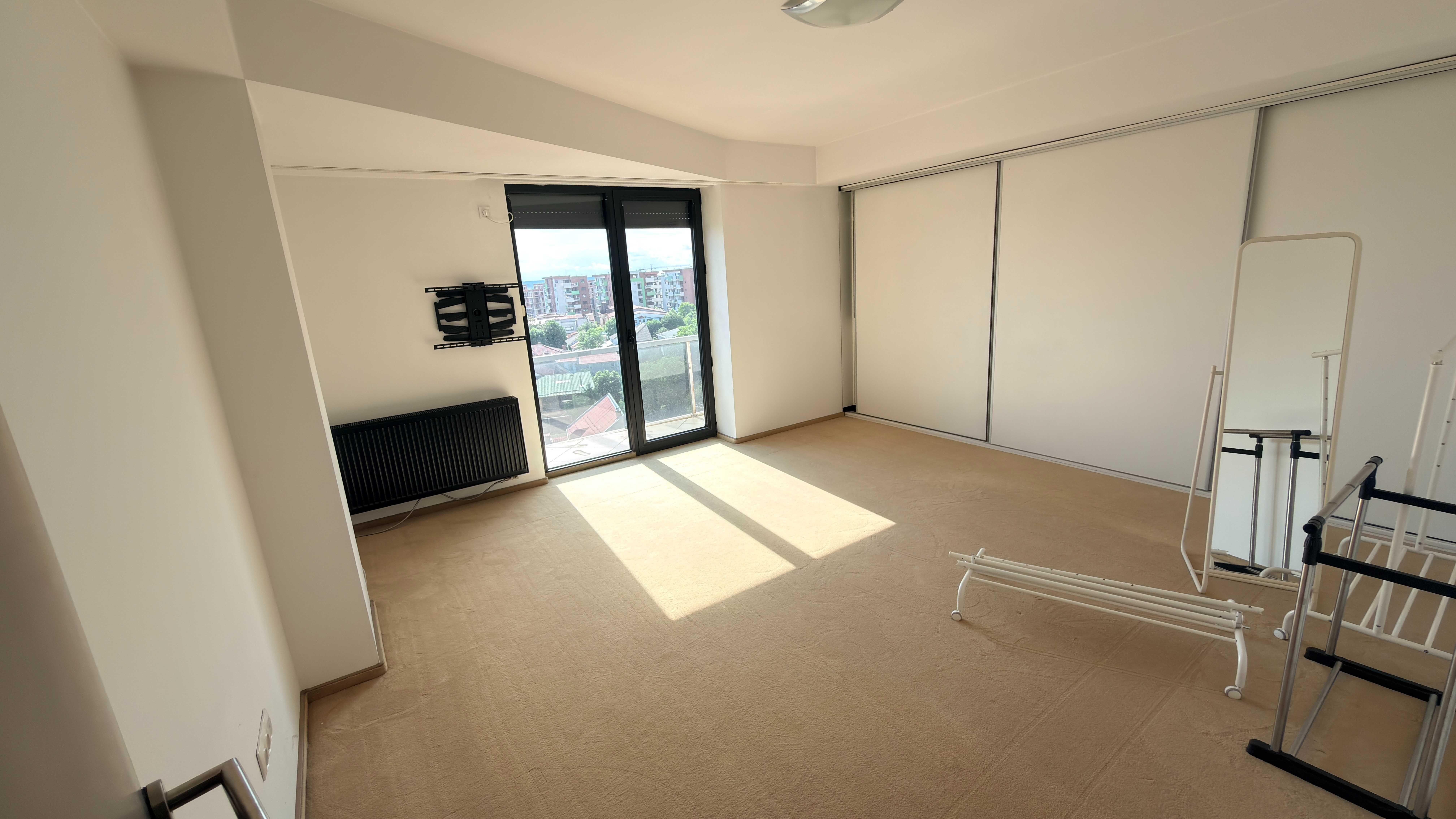 Apartament nemobilat 4 camere central -103m - imagine 1