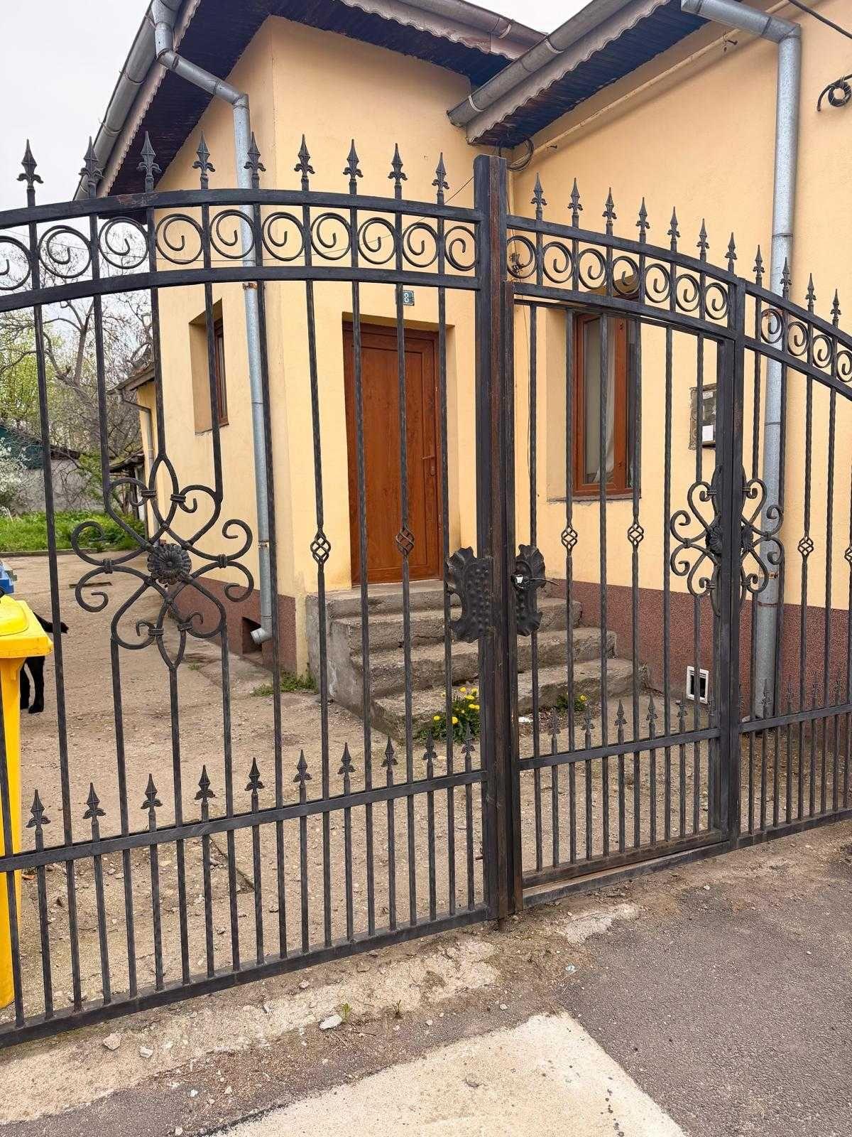 Teren zona Brazda lui Novac 300 mp si casa batraneasca