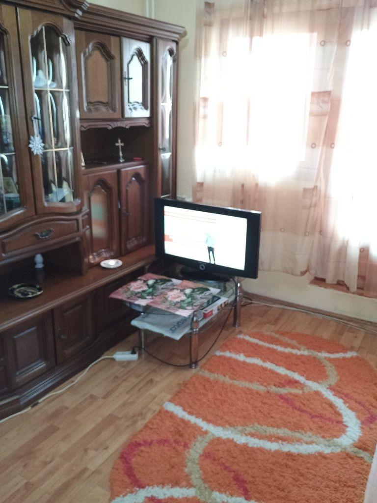 Închiriez garsoniera