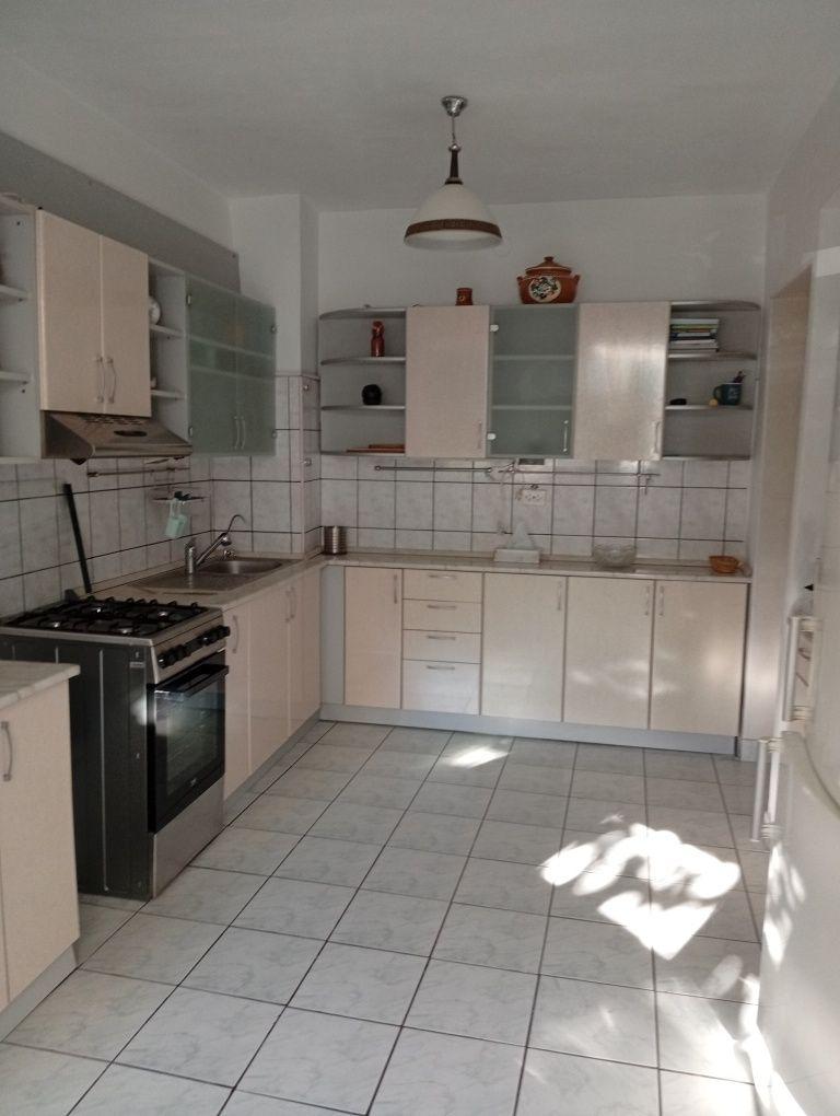 Închiriere apt tip D , două camere