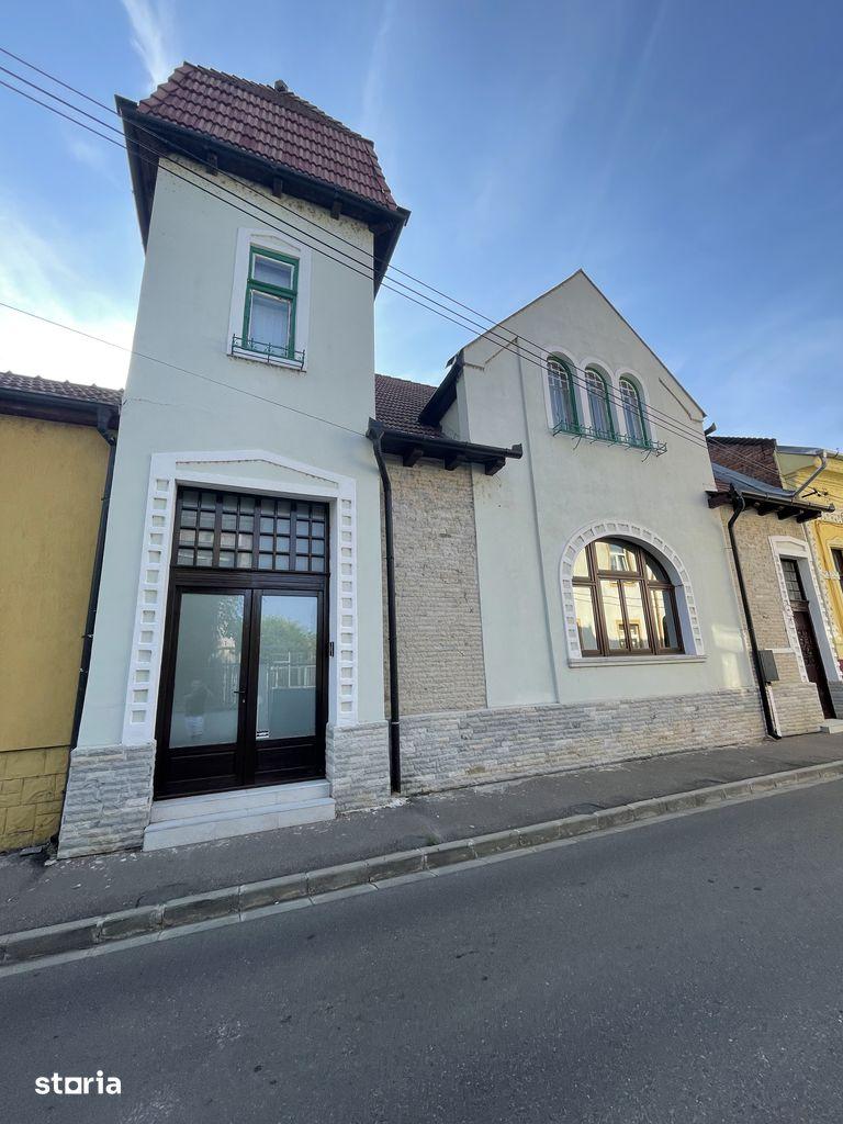 Spațiu ultracentral de vânzare în Oradea, în spatele Primăriei