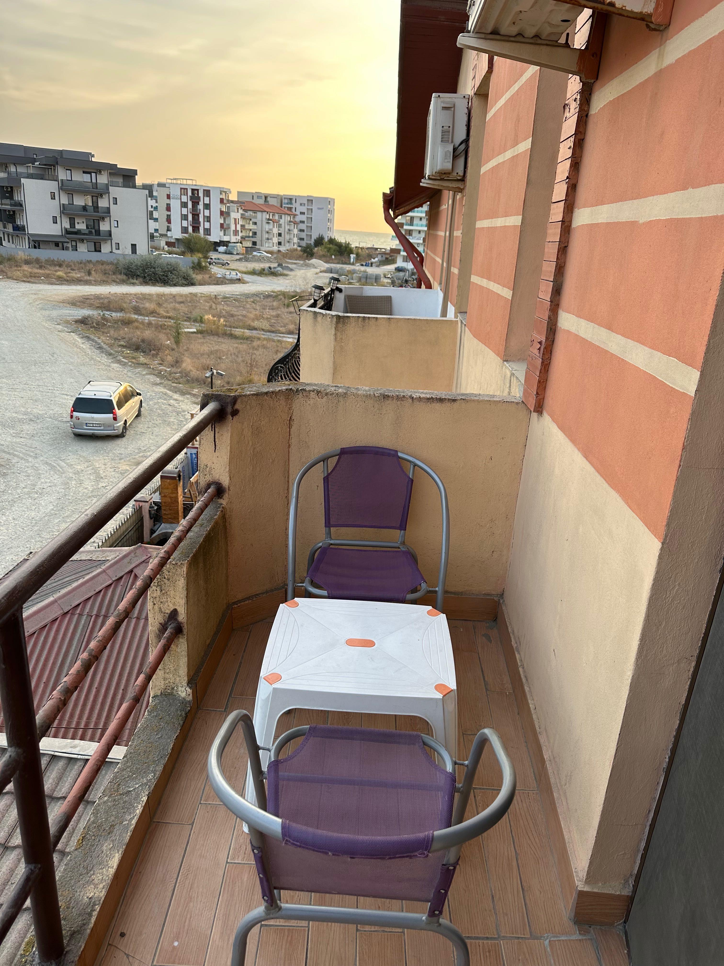 Inchiriere Mamaia Nord ap 2 cam et 2 in vila,ultimul,2 ap pe nivel,pt nepretentiosi - imagine 1