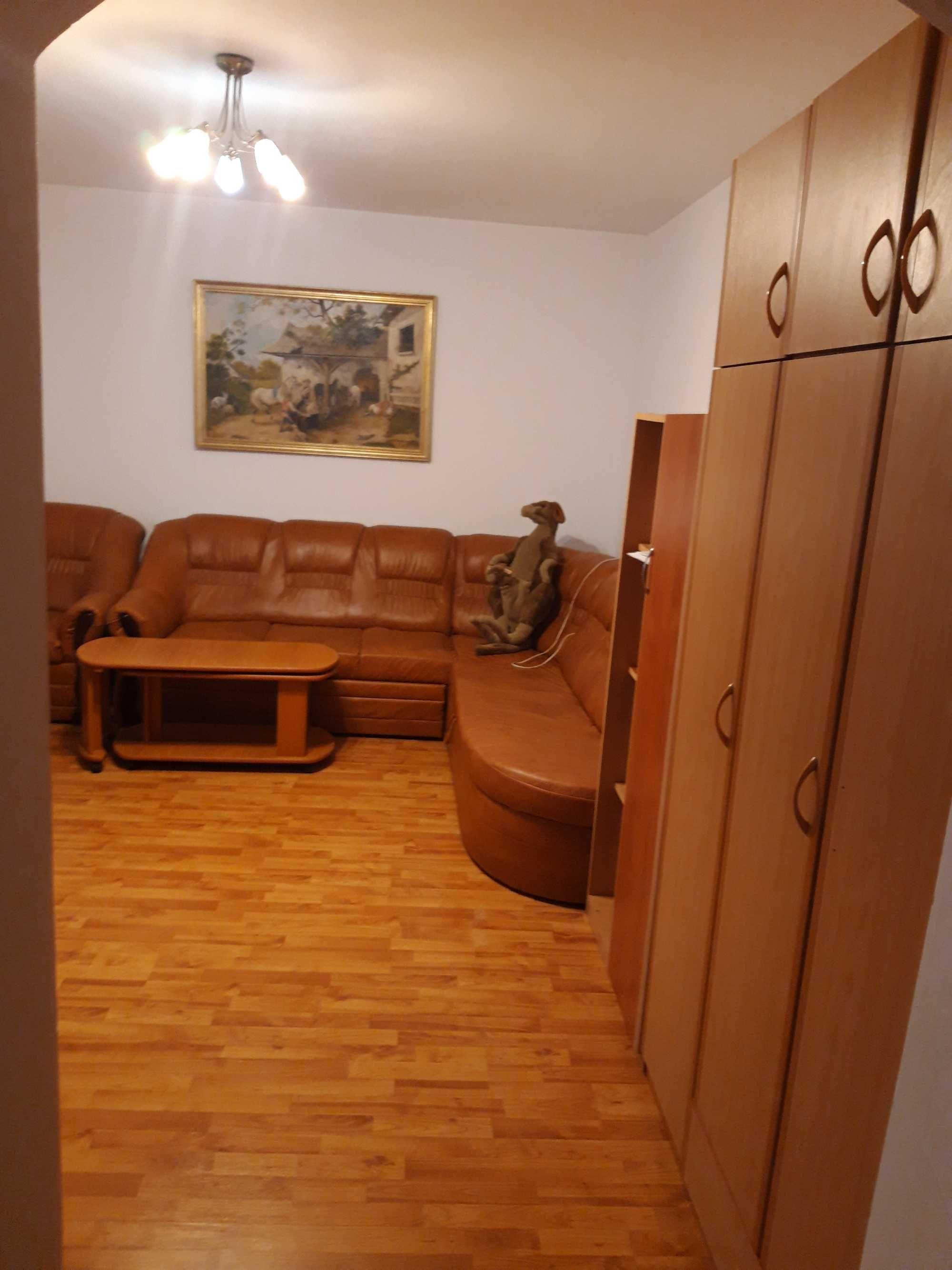 Inchiriez ap.3 cam ,centrala proprie,zona foarte buna