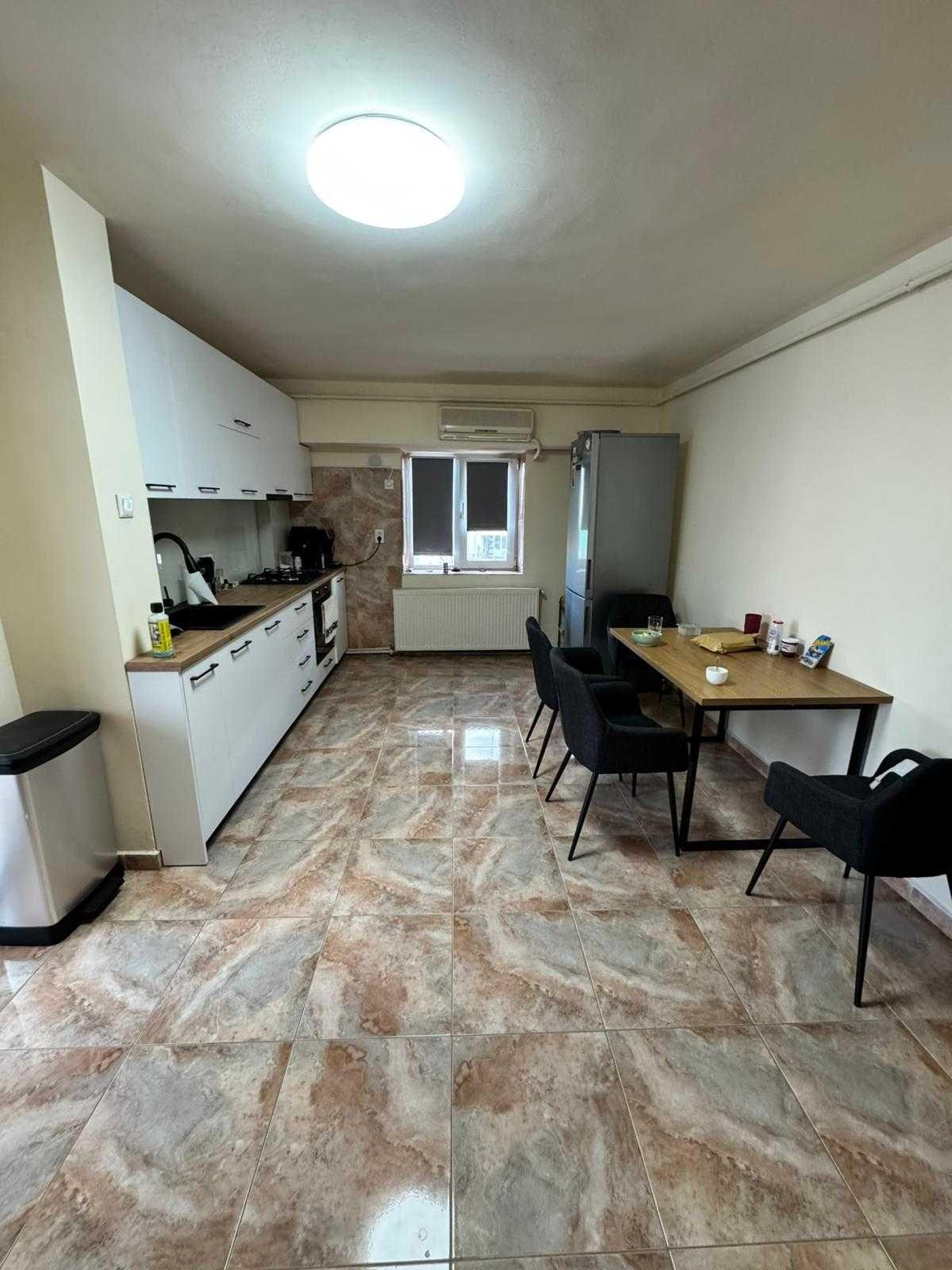 Vanzare ,apartament cu 3 camere central