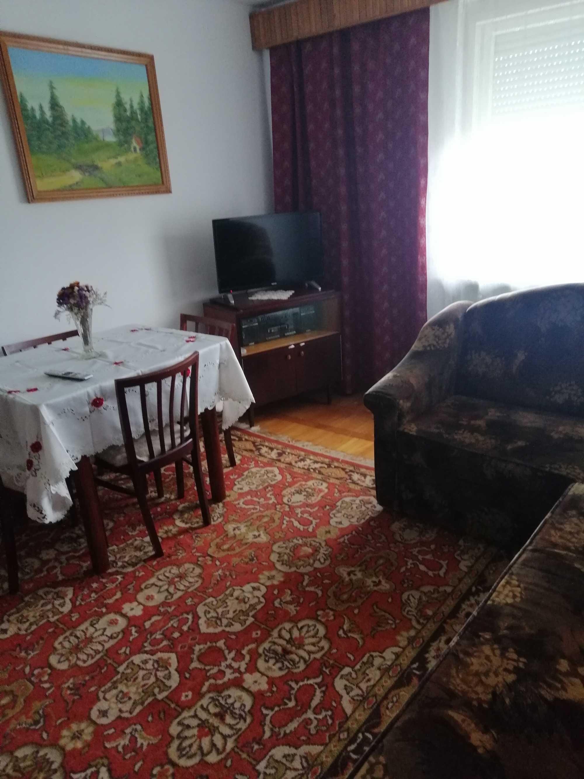 Inchiriez apartament 2 camere et 4 cu acoperis. Baia-Mare zona Albina. Mobilat si utilat