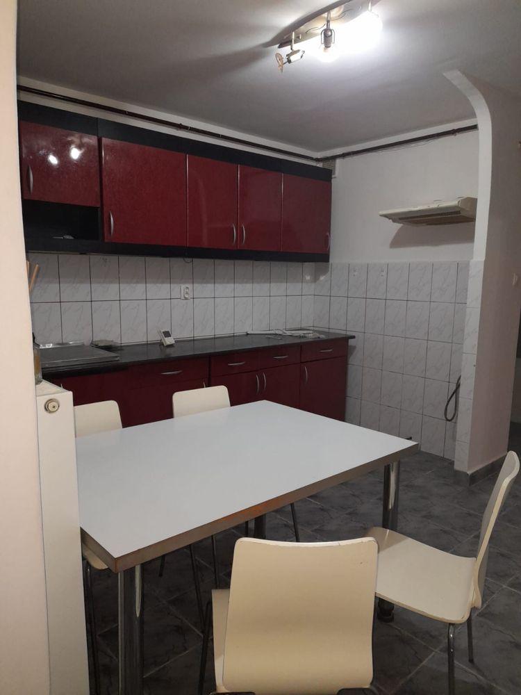 Apartament cu 3 camere de INCHIRIAT