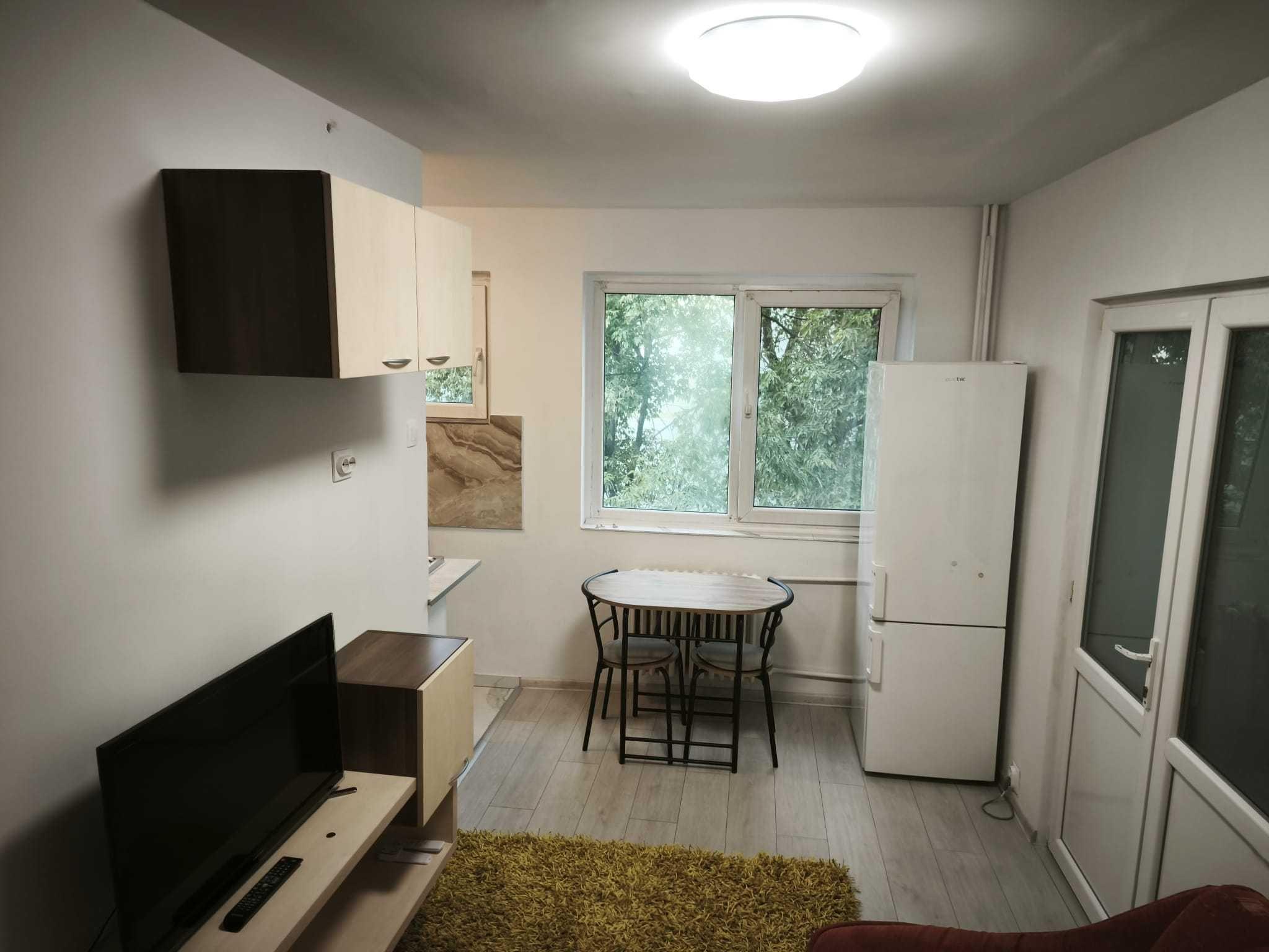 Apartament 2 camere Cantemir fara risc seismic, etaj 3, renovat anul trecut