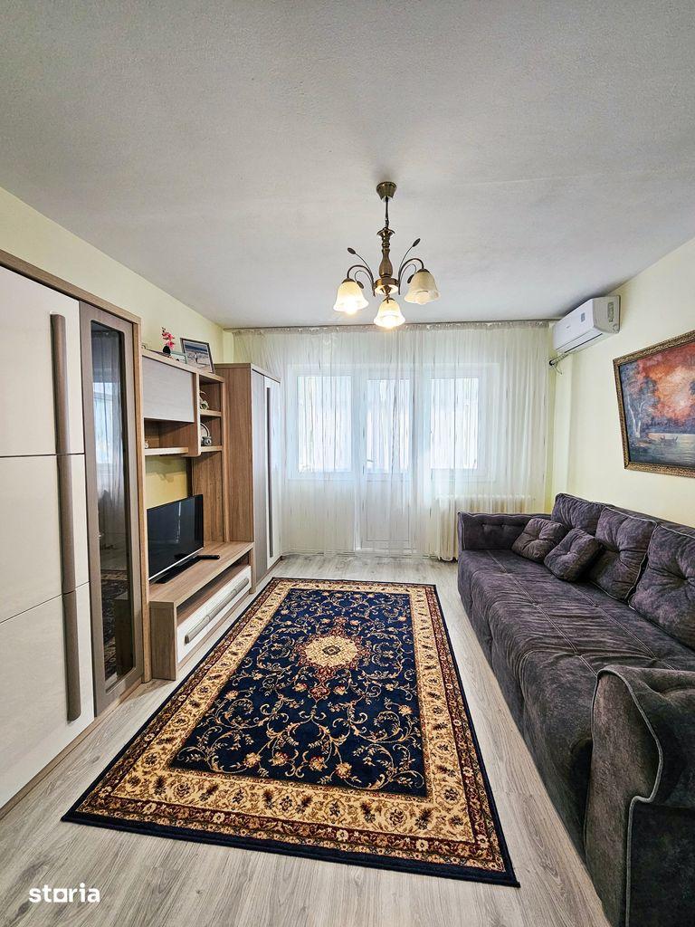Apartament 2 camere - semidecomandat -etaj 4/4 -Mircea cel Bătrân-Iași