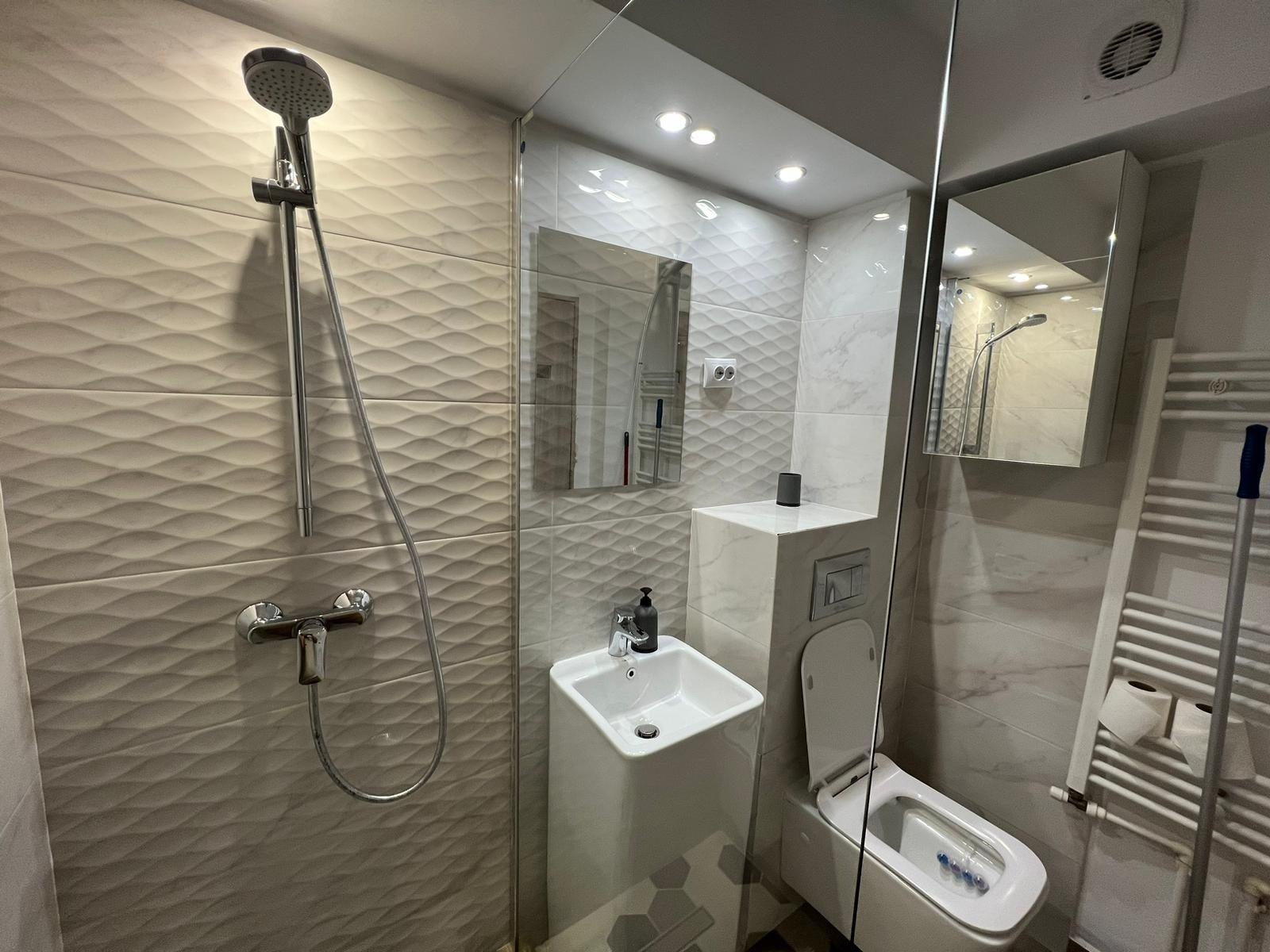 Închiriez apartament 1 camera, decomandat, zona 2 Baieti Tatarasi