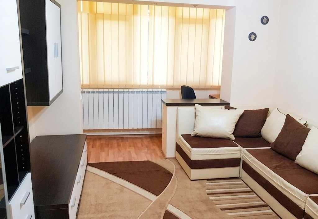 Inchiriez Decomandat 2 camere zona Gara Nicolina I Persoană fizică