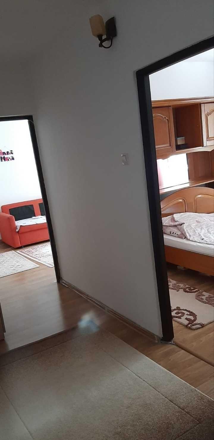 Persoana fizica,apart.2 camere decomandat Nicolina 1