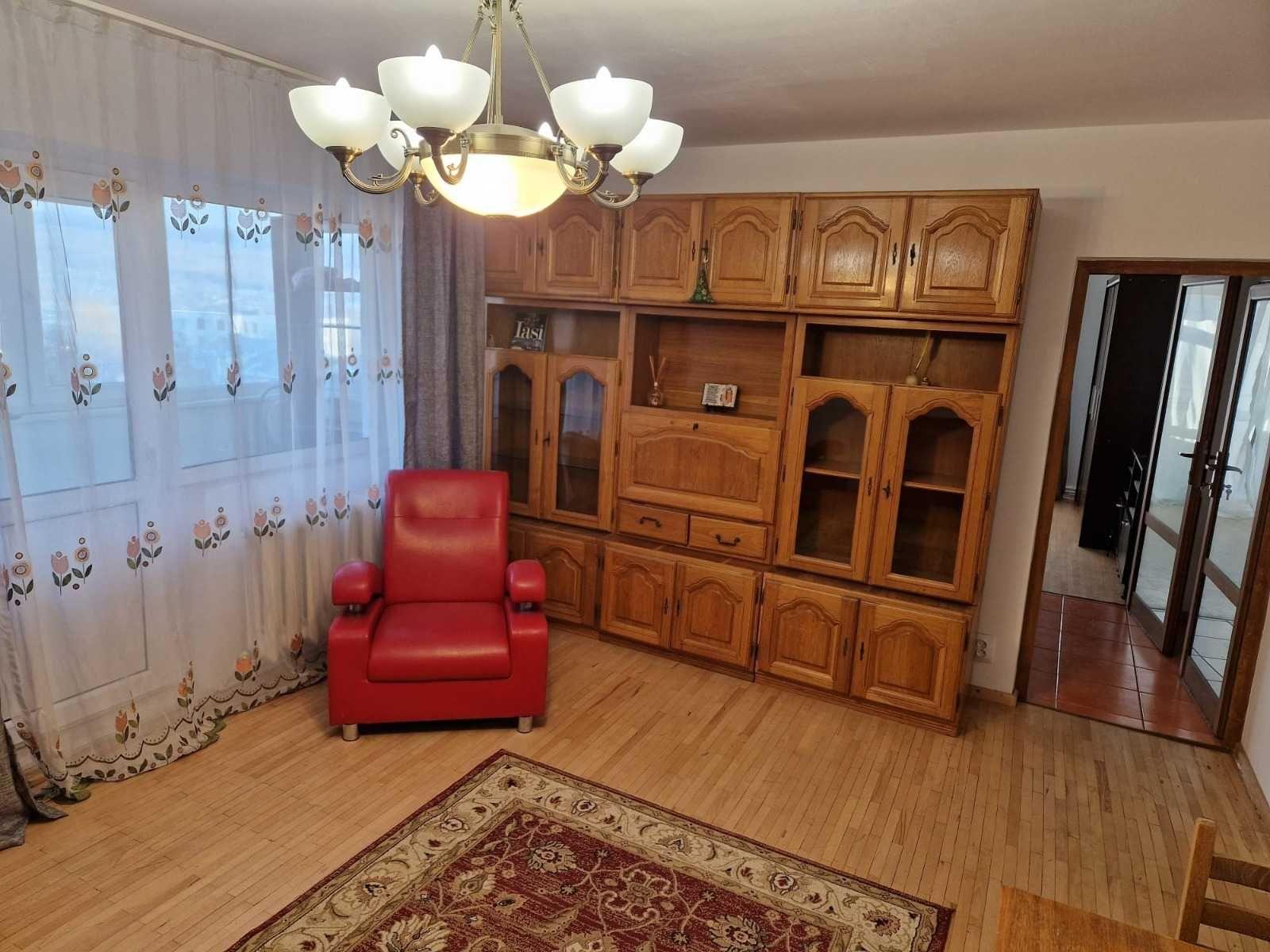 Închiriez apartament 3 camere Păcurari