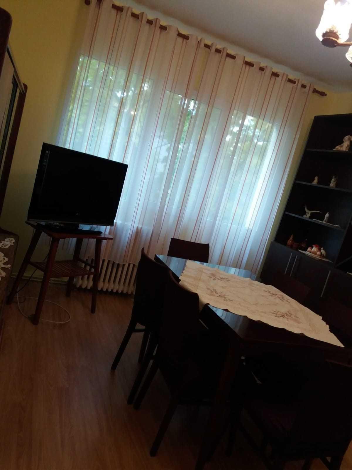 Inchiriez apartament 3 camere | semidecomandat | 60 mp | et 1 | mobilat | utilat | Cantemir | disponibil imediat | proprietar