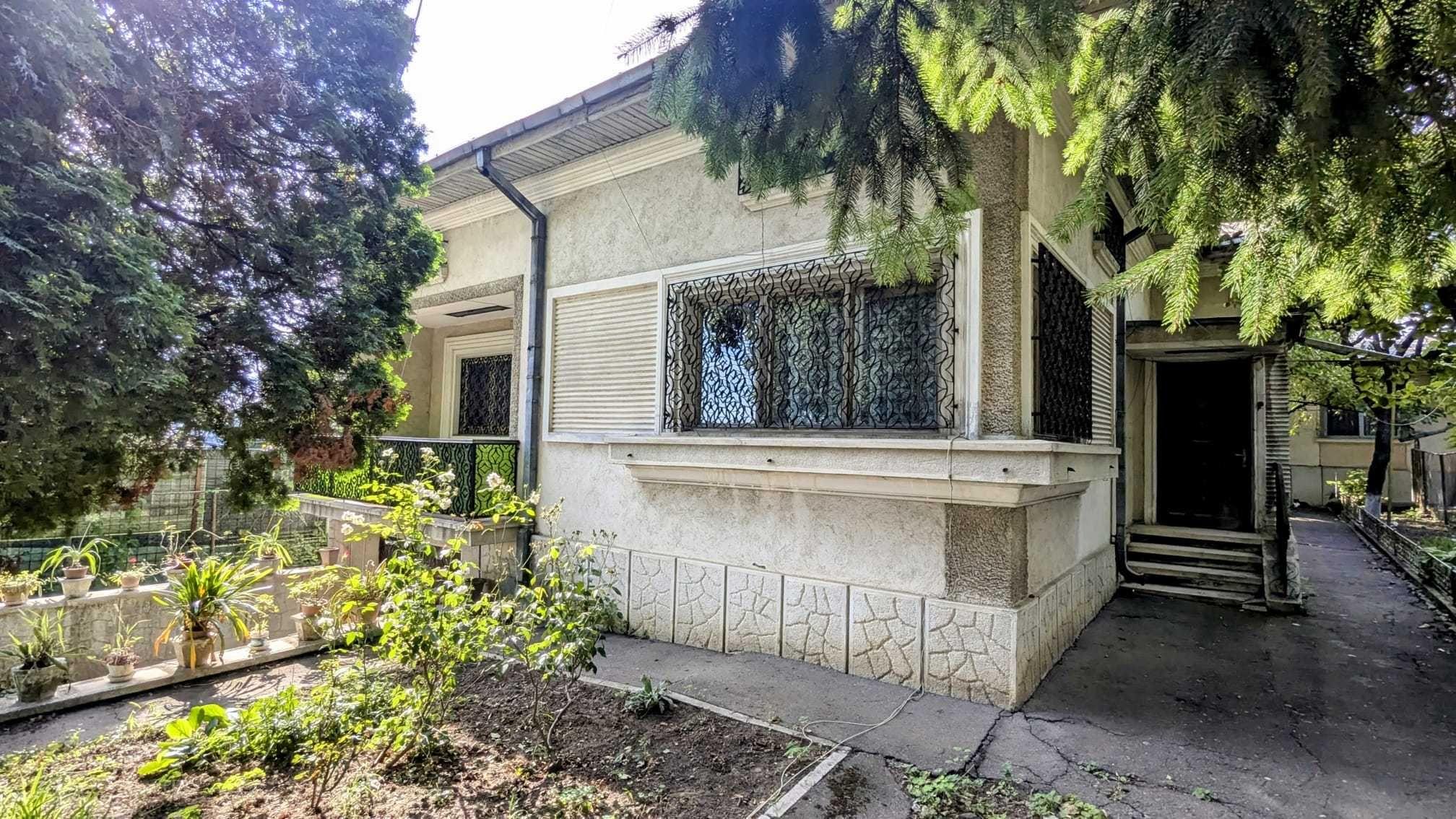 Vand casa tip vila, in zona Copou, in apropiere de Copou Bellevue