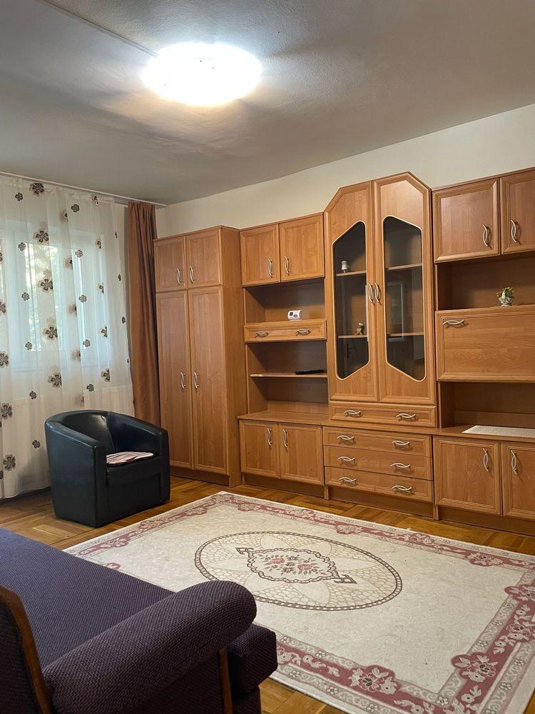 Proprietar inchiriez apartament 1 camera, 36 mp, str Stupilor, centrala proprie, balcon mare inchis, mobilat si utilat, pret 220€ + garantie