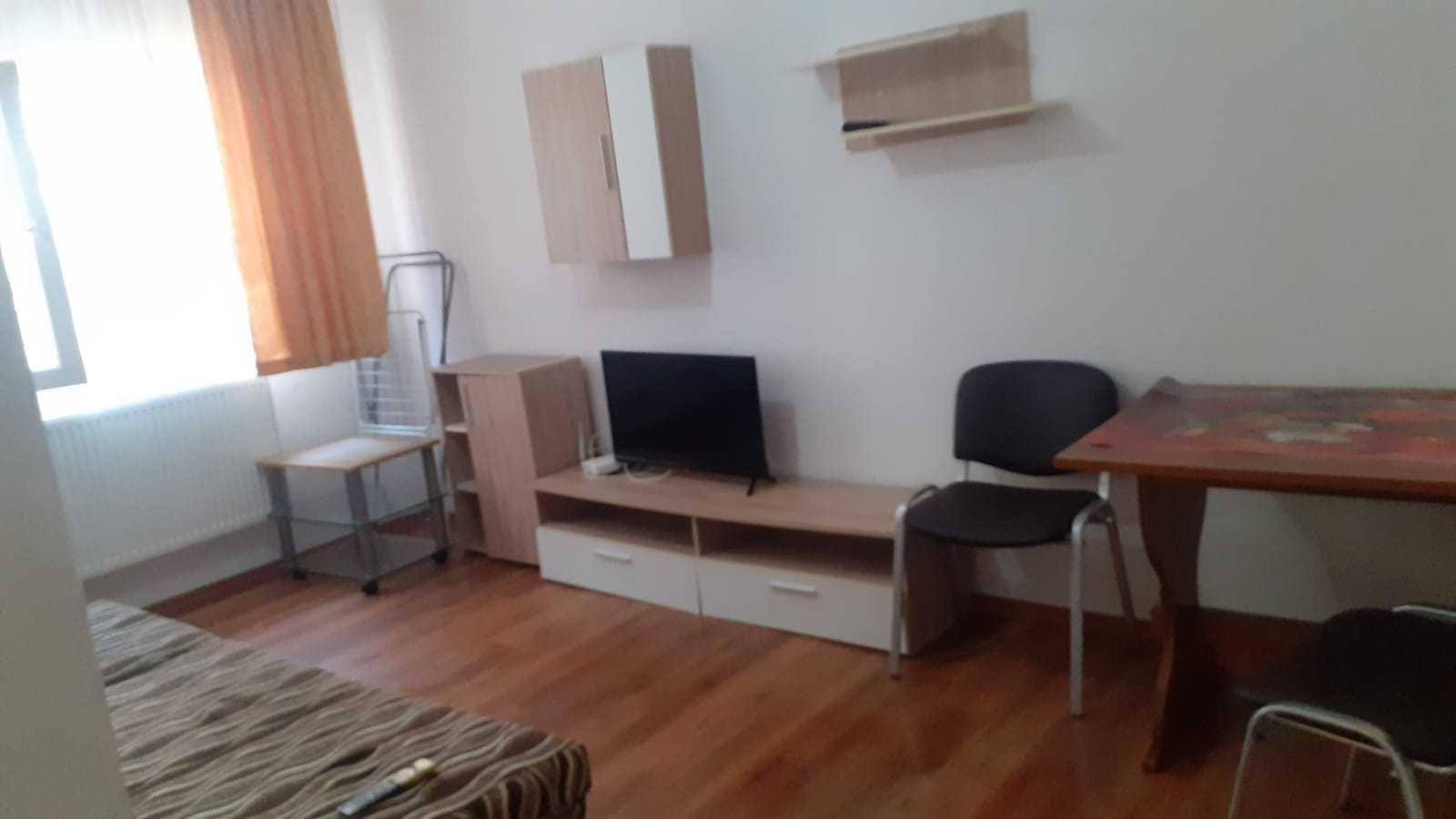 Închiriez garsoniere