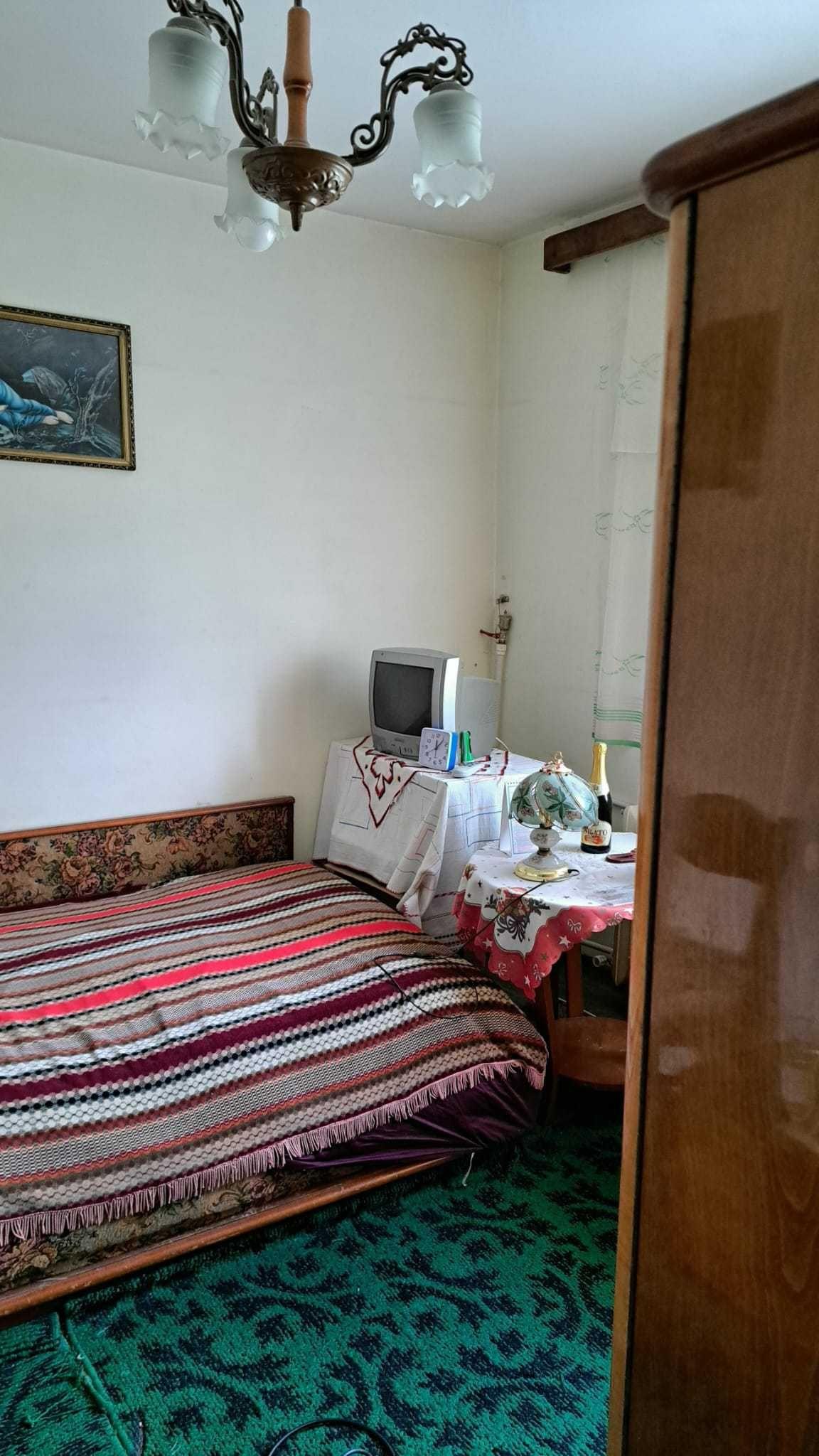 Proprietar, închiriez apartament 3 camere în zona micro 14(Aleea Paltinilor) - Exclus agenții!!! - imagine 1