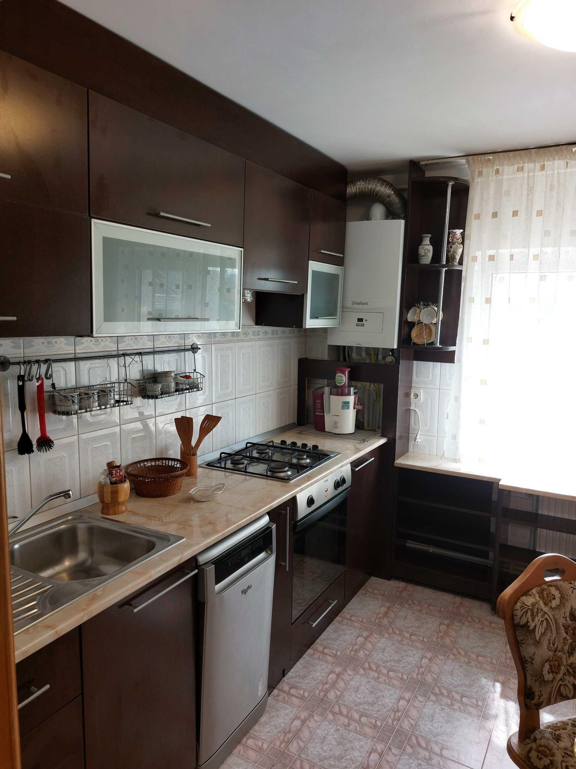 Apartament 3 camere de închiriat - imagine 1