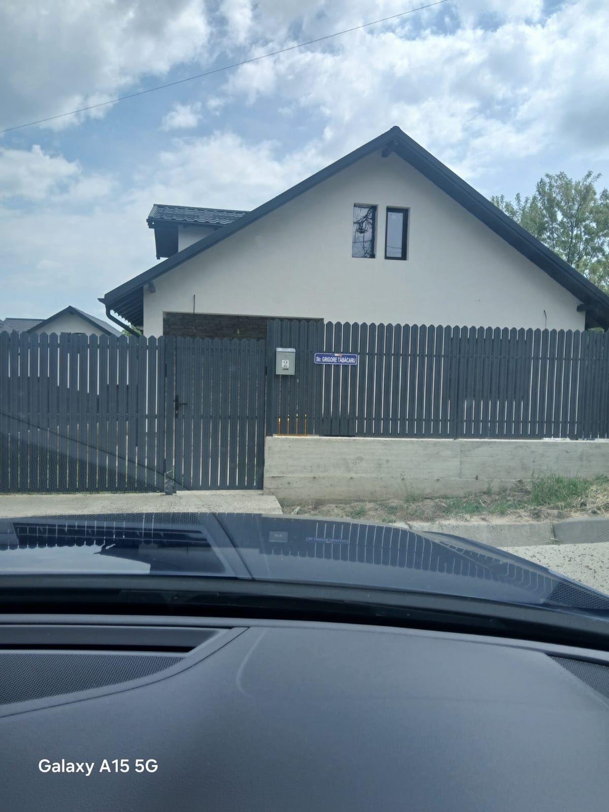 Propietar vand casa 4 camere in Hemeiusi - imagine 1
