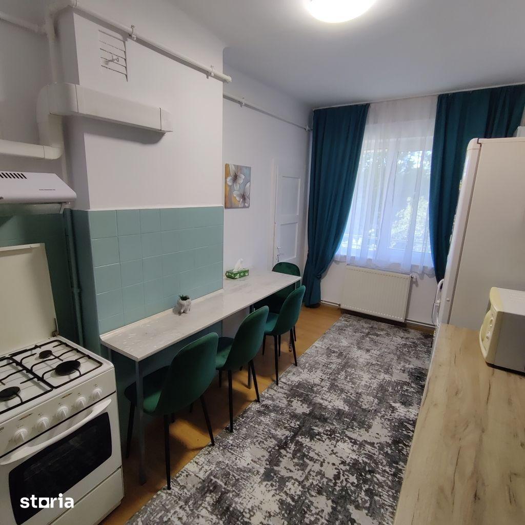 Vând apartament spațios ultracentral de 51,14 mp - imagine 1