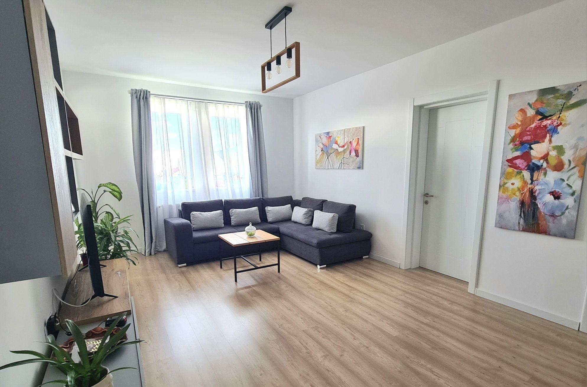 Vând apartament 2 camere + dressing