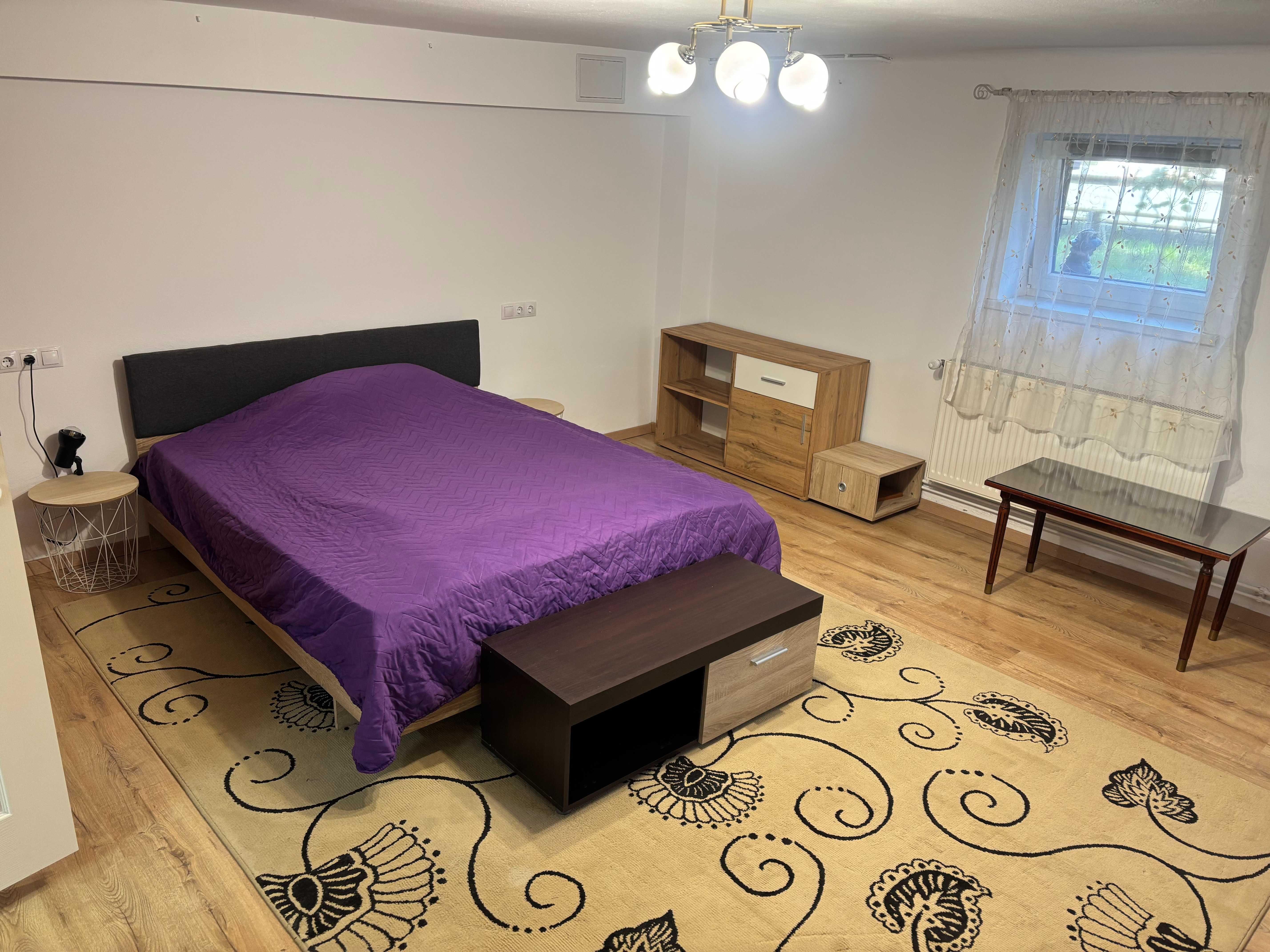 De inchiriat apartament la casa, la demisol, 400 de euro UTILITATI INCLUSE