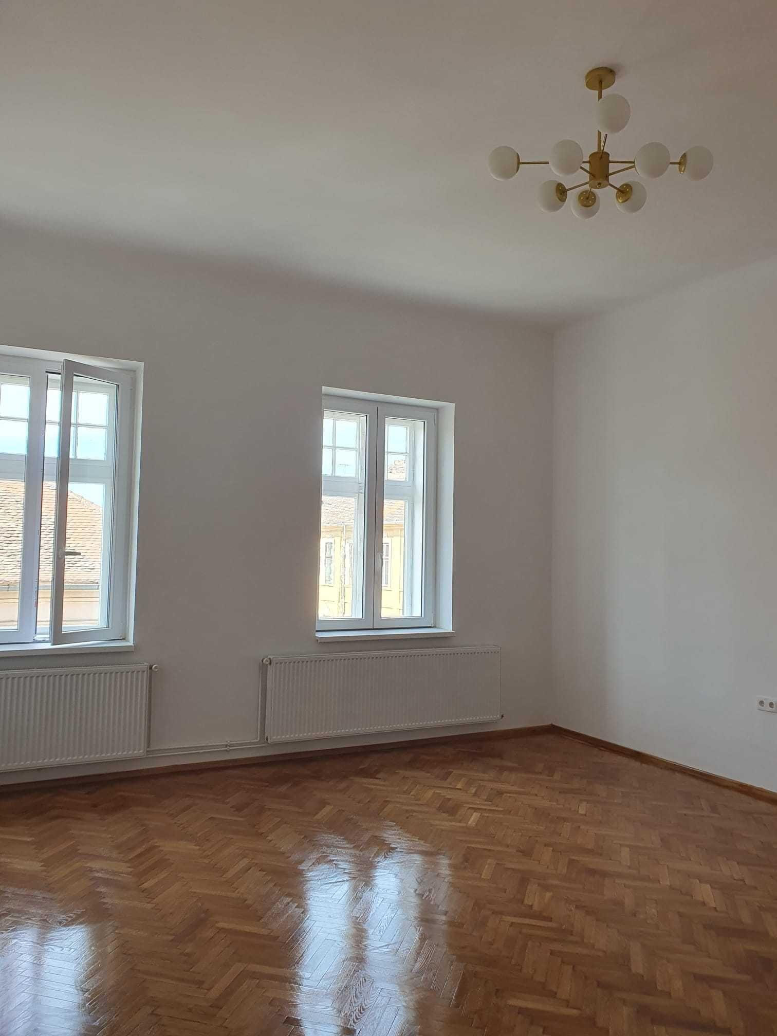 Inchiriez apartament 2 camere