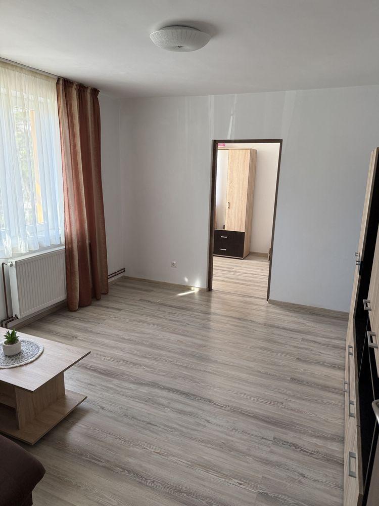 Apartament de închiriat 2 camere zona Cedonia