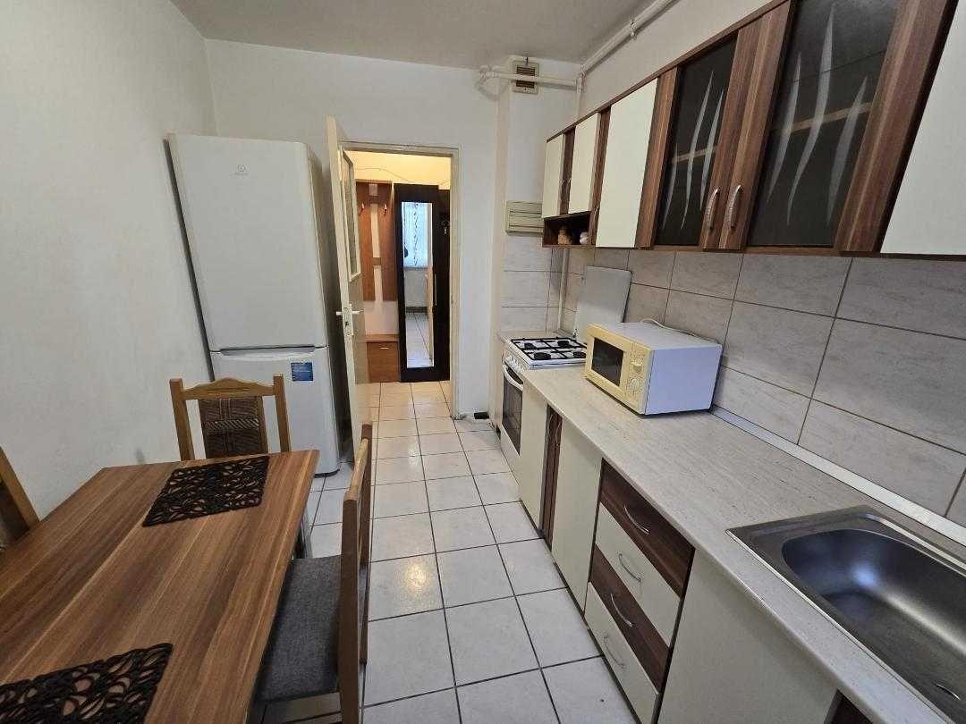 Proprietar Inchiriez apartament 3 camere zona Ciresica
