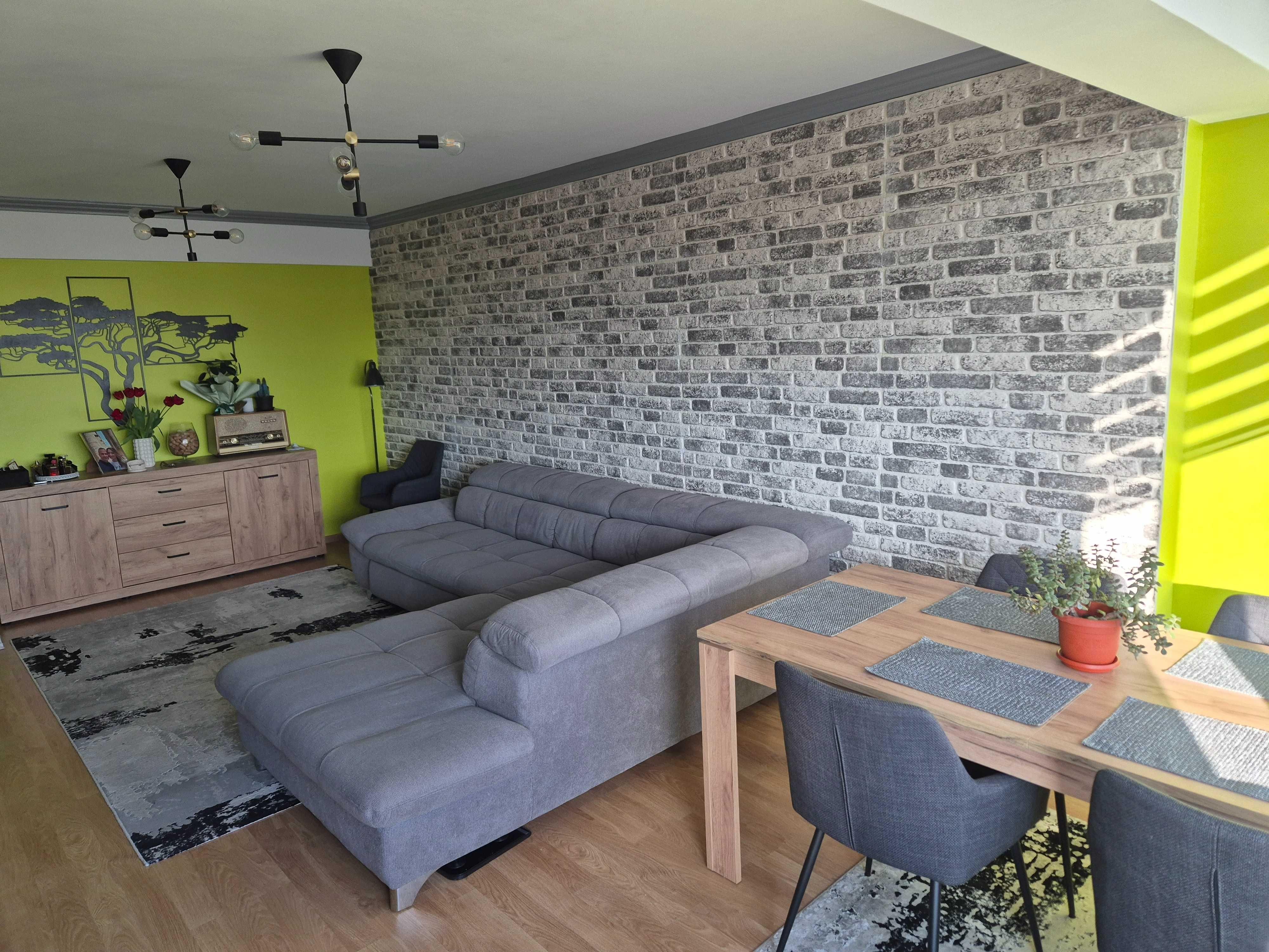 Vand apartament 2 camere Zamca