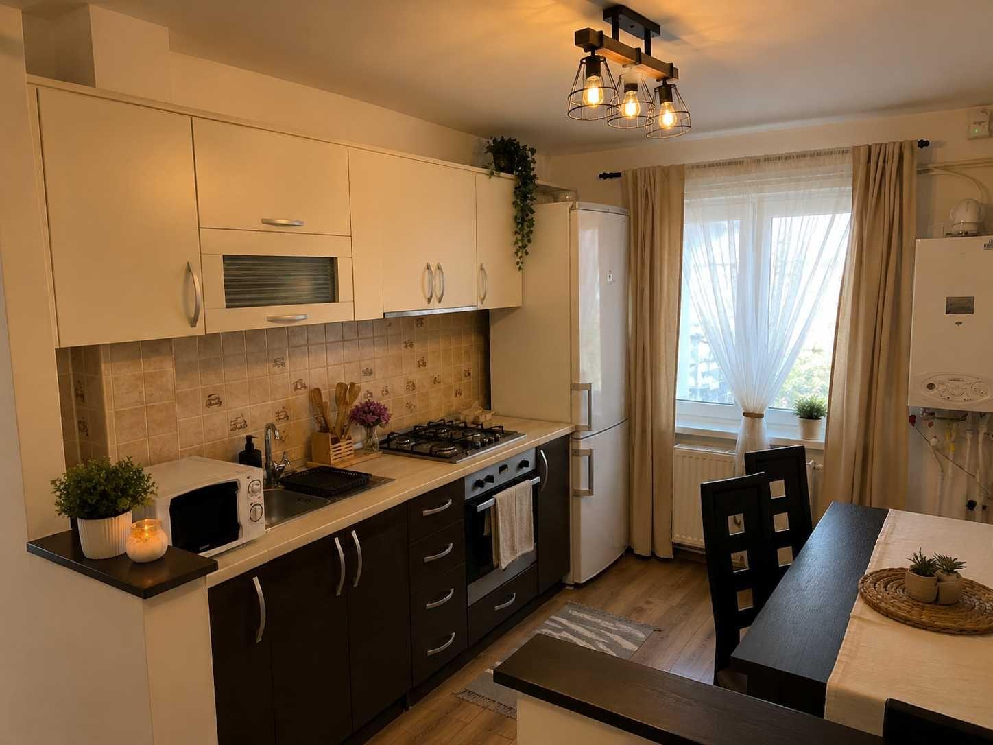 Închiriez apartament cu 2 camere în Zamca – complet mobilat și utilat