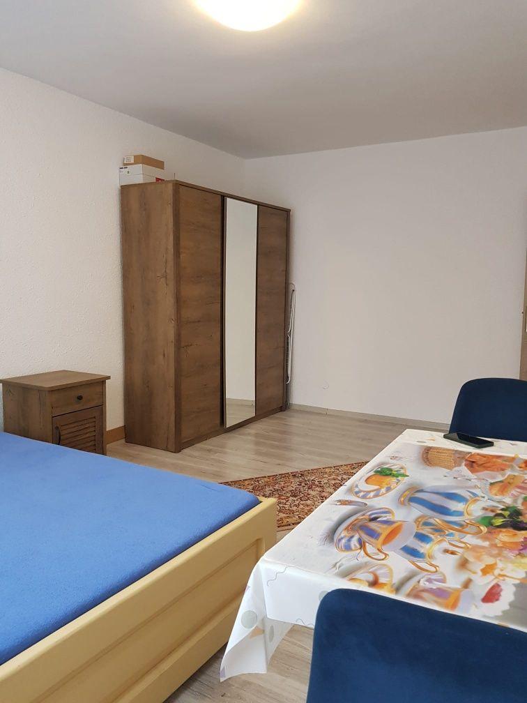 Apartament decomandat 2 camere de inchiriat,SV.Obcini