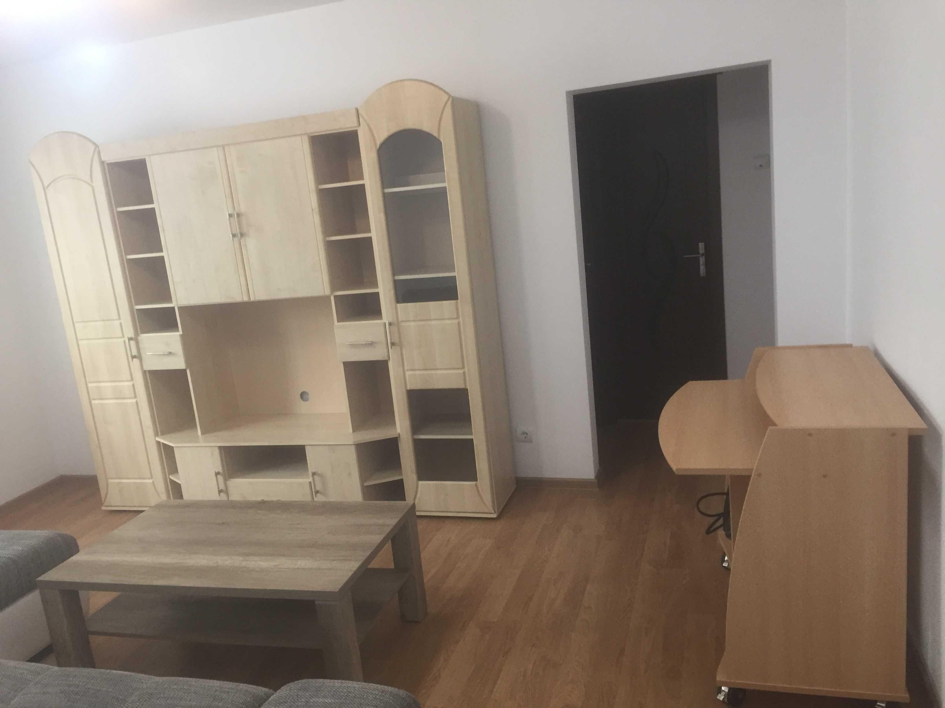 Vând apartement 2 camere în zonă liniștită