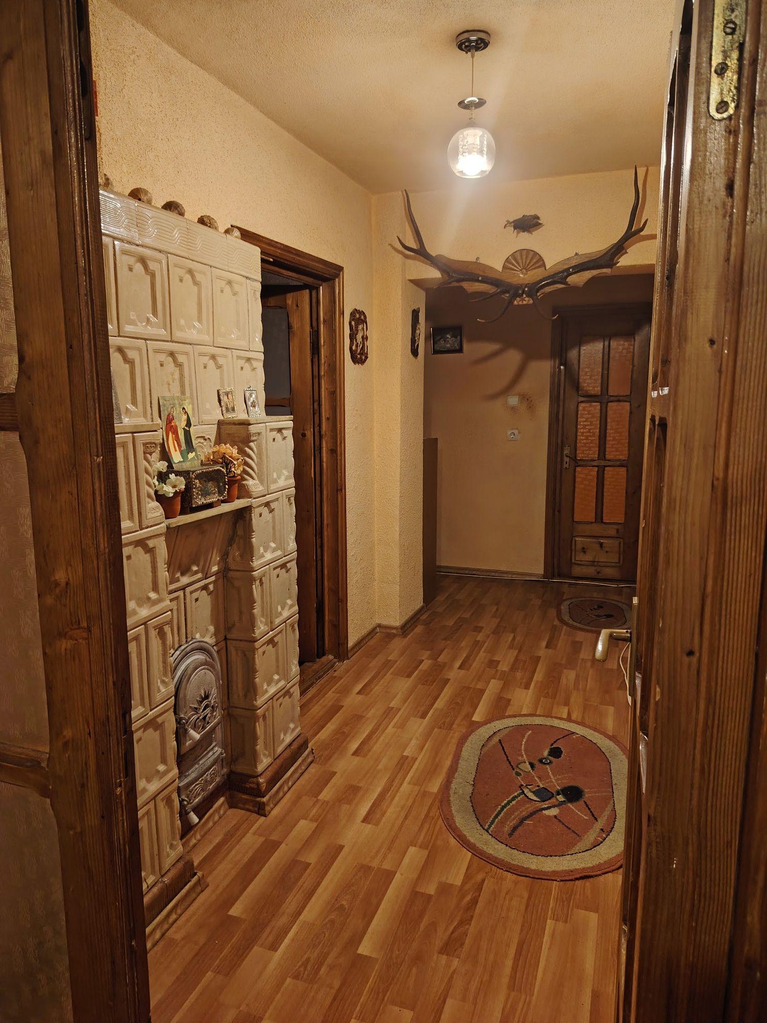Vând apartament cu 4 camere urgent!
