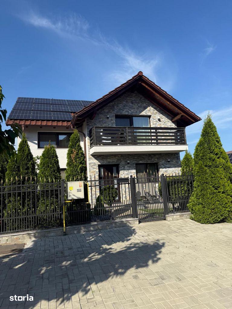Casa cu 5 camere, mansardă și curte în Botoșani