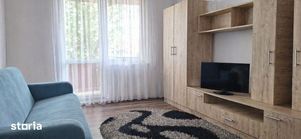 Particular - 3 camere, decomandat, etaj 1, centru Tunari (zona piata ) - imagine 1