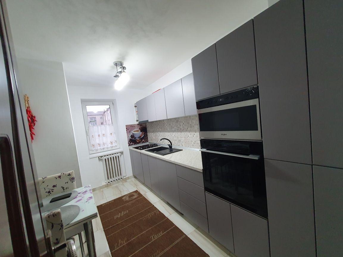 Apartament 4 camere, decomandat, et.2, Imparatul Traian