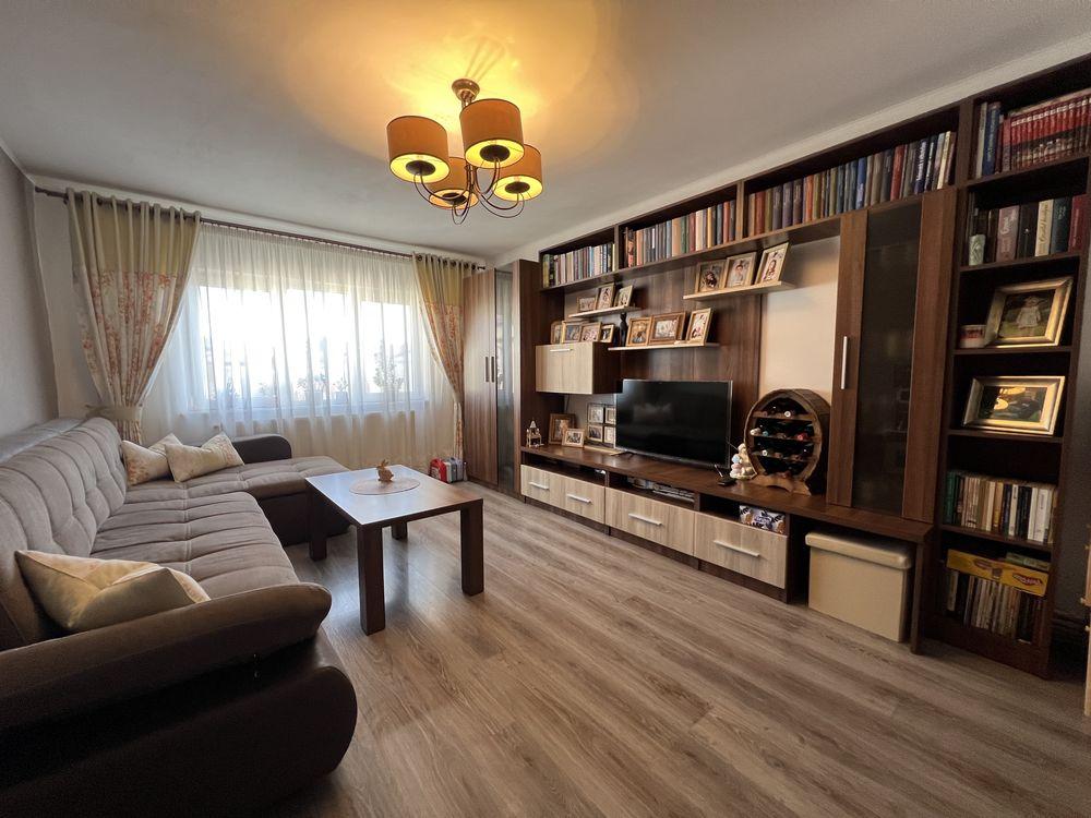 Apartament spațios cu 4 camere de vânzare, complet mobilat și utilat, în Zona Andrei Mureșanu