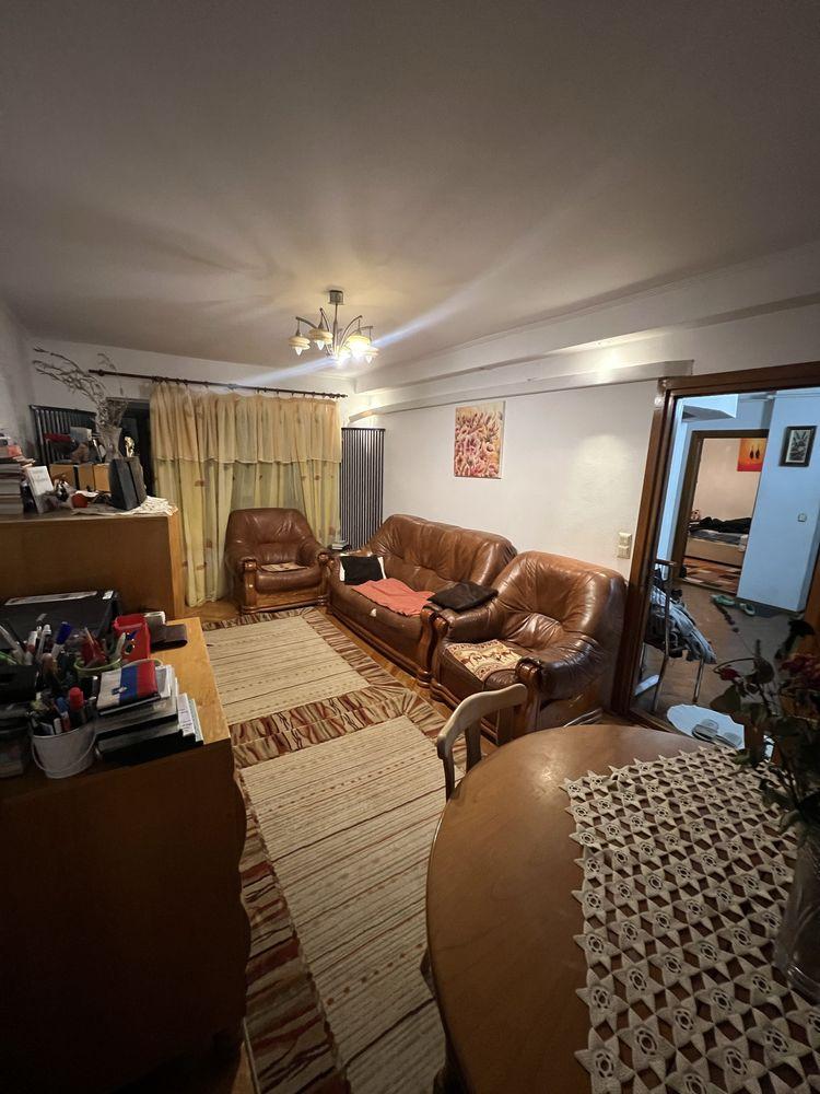 Apartament 3 camere decomandat, 2 băi, 2 balcoane, ultracentral – Strada Victoriei, Târgu Jiu - imagine 1