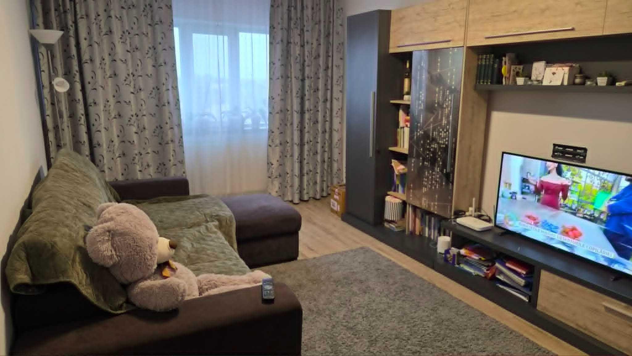 vanzare apartament 3 camere - imagine 1