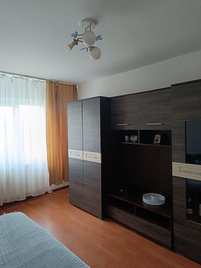 Proprietar, închiriez apartament decomandat cu 2 camere str Dacia - imagine 1