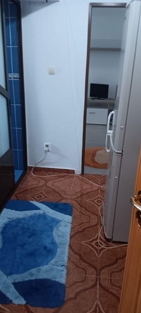 Închiriez apartament 2 camere - imagine 1