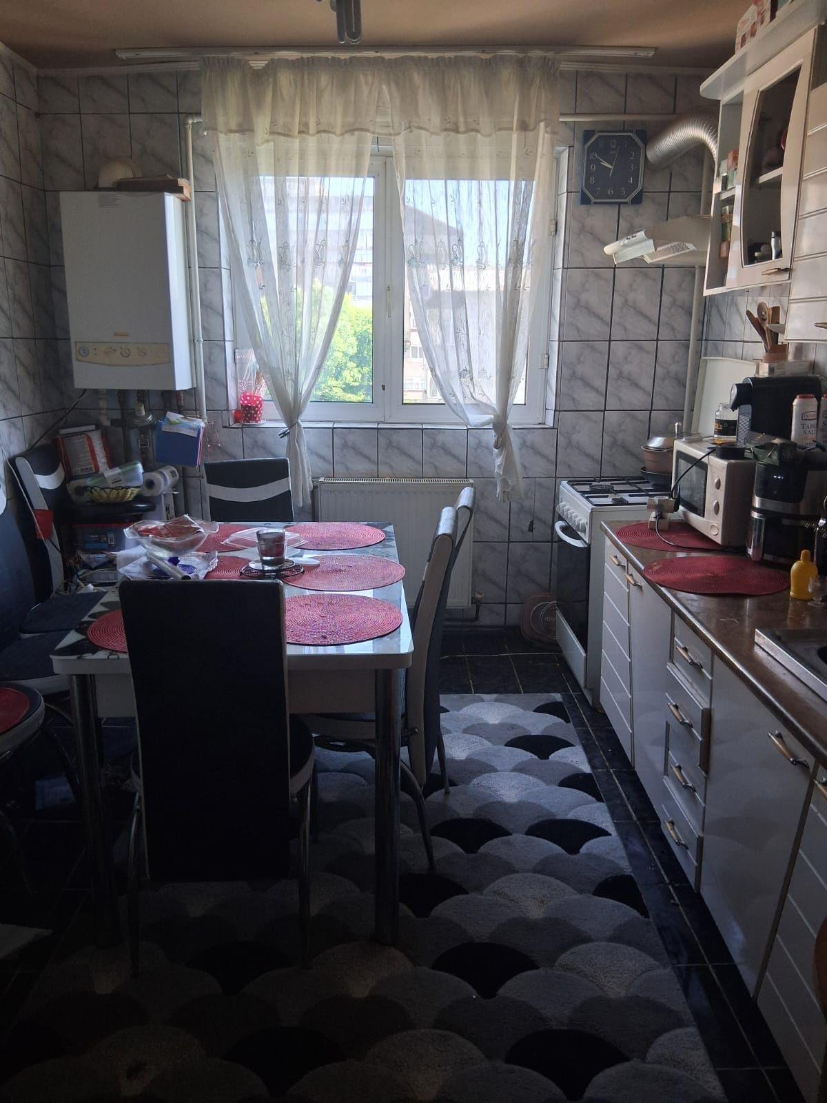 Vând apartament 2 camere semidecomandat Micro 11