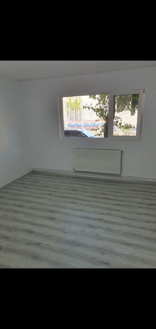 Vand apartament 2 camere - imagine 1