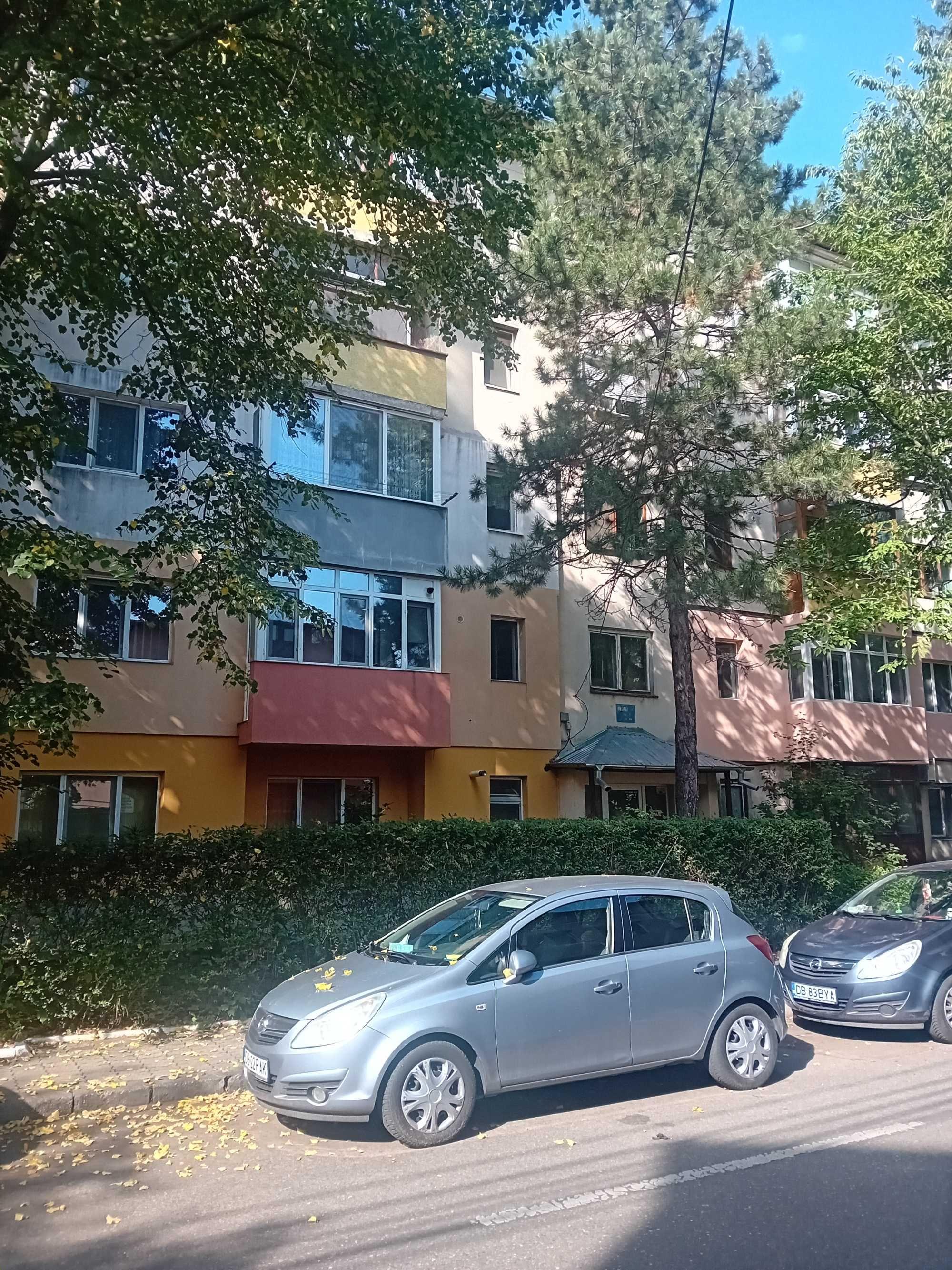 Inchiriez apartament 2 camere, confort 1 , micro 9