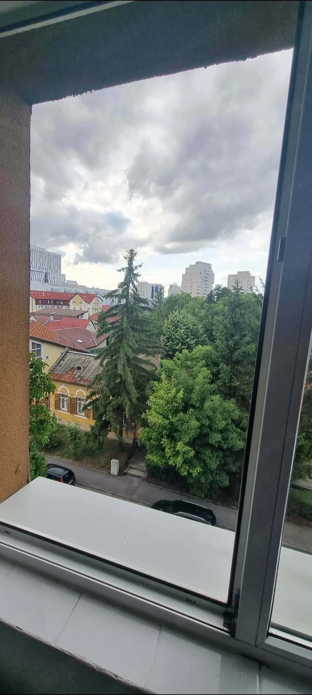 Ofer spre închiriere garsonieră mobilată vis- a- vis Afi Brașov !