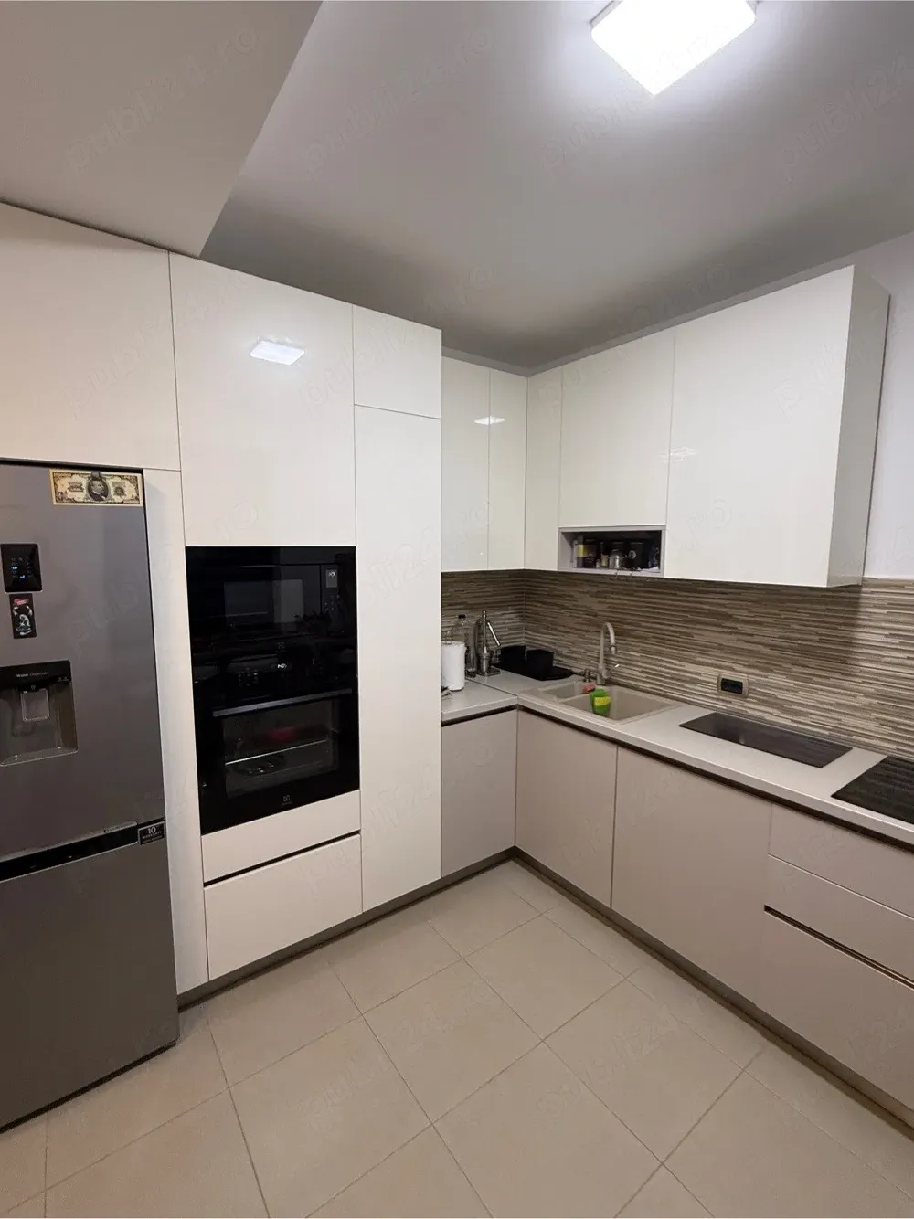 Proprietar, inchiriez apartament cu 3 camere + loc de parcare - imagine 1