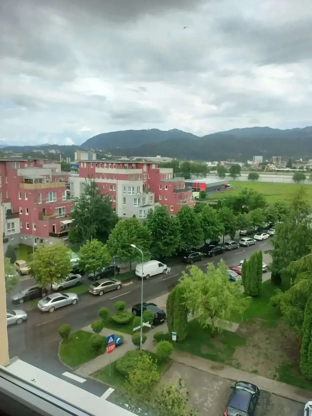 Închiriez apartament 3 camere Avantgarden3 - imagine 1