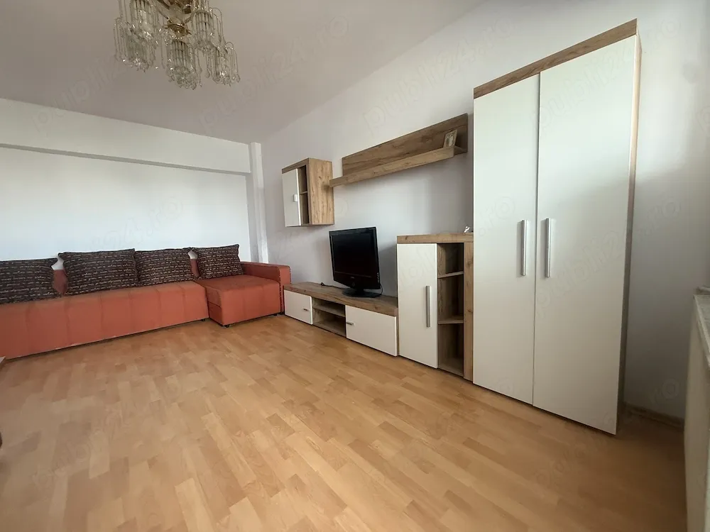 Închiriez apartament 3 camere centru civic - imagine 1