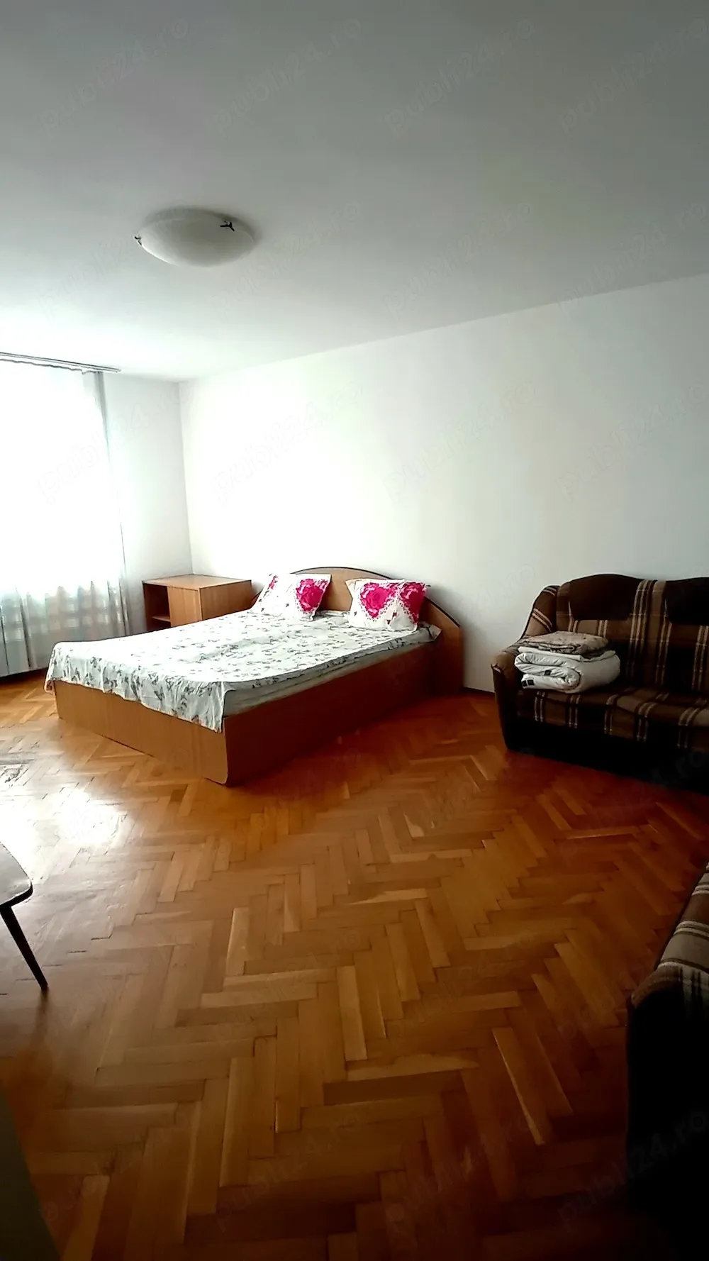 Inchiriez apartament 3 camere decomandat , mobilat -utilat (centrala termica  ,masina spalat ) in zo - imagine 1